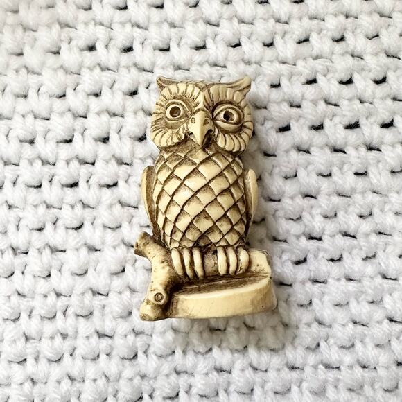 Vintage Hand Carved Perched Owl on Limb Figurine 2.25" Made Italy Shelf Sitter - Picture 5 of 8